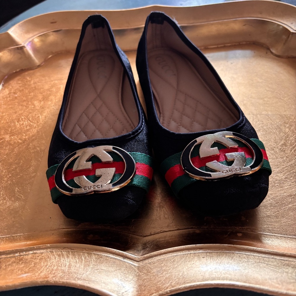 Gucci GG Supreme Black Flats – Iconic Red & Green Stripe